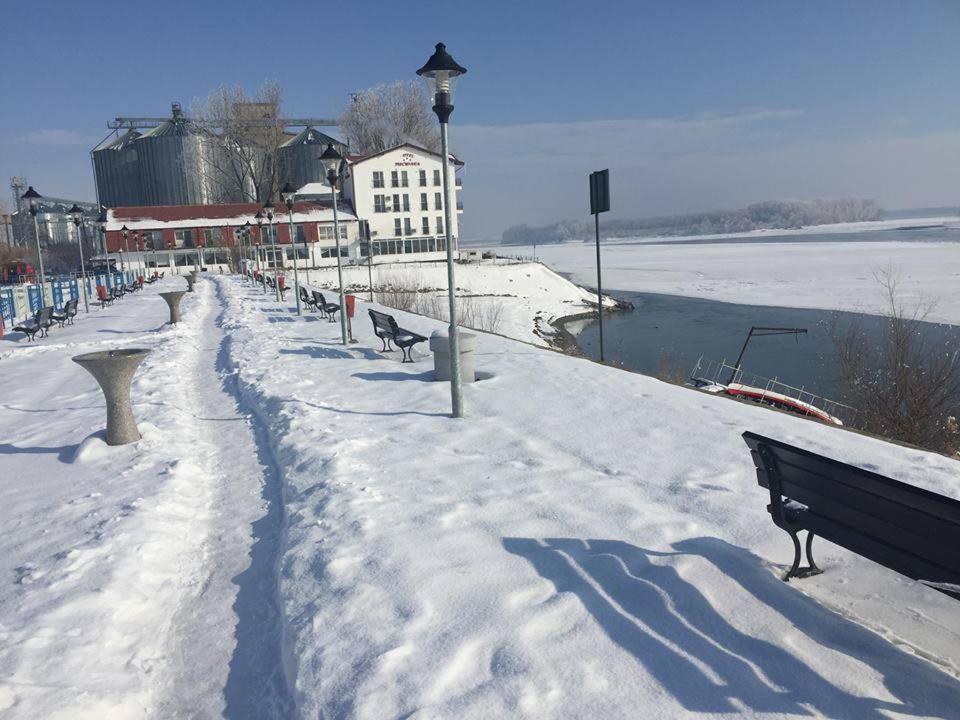 Hotel Sucidava Corabia Екстер'єр фото