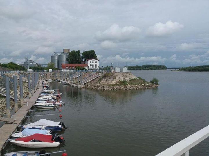 Hotel Sucidava Corabia Екстер'єр фото