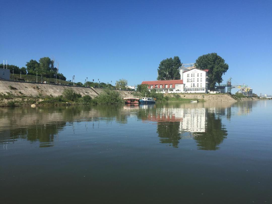 Hotel Sucidava Corabia Екстер'єр фото